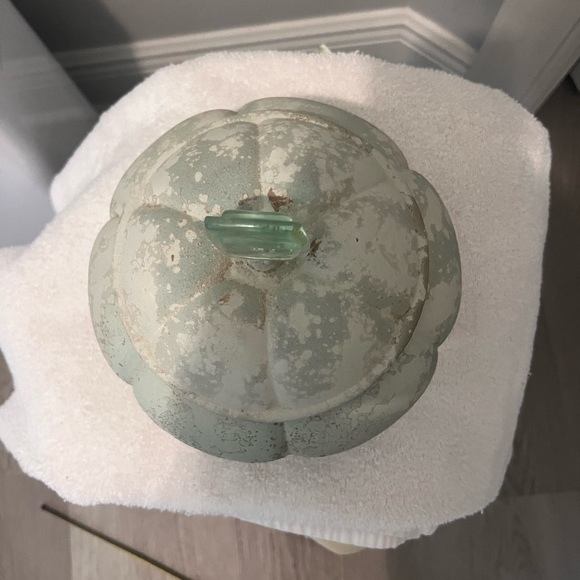 VINTAGE GREEN/ GOLD FLECKS PUMPKIN WITH LID AND STAND - Picture 2 of 13